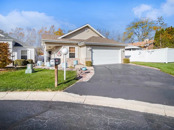 8320 Pointe Dr, Winfield, IN 46307