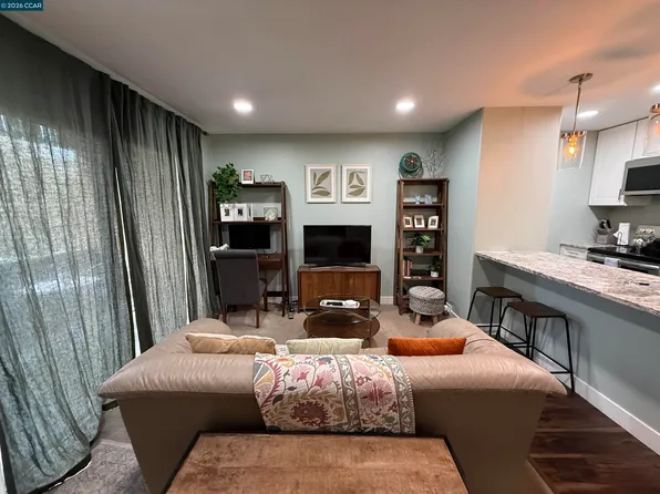 1246 Walker Ave APT 206, Walnut Creek, CA 94596