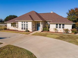 2100 W Emerald Bend Ct, Granbury, TX 76049