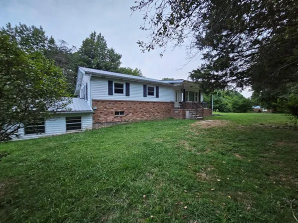 140 Hickory Ave, Monterey, TN 38574