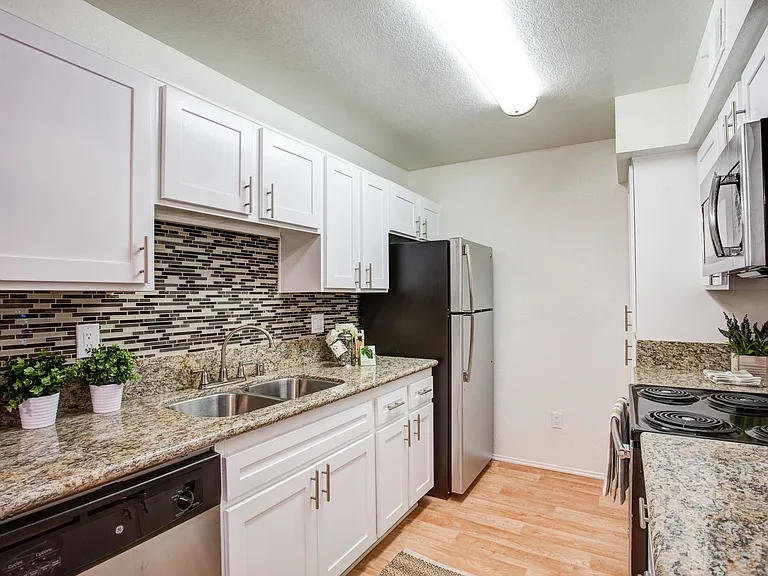 Waterstone Alta Loma Apartments — Photo 40