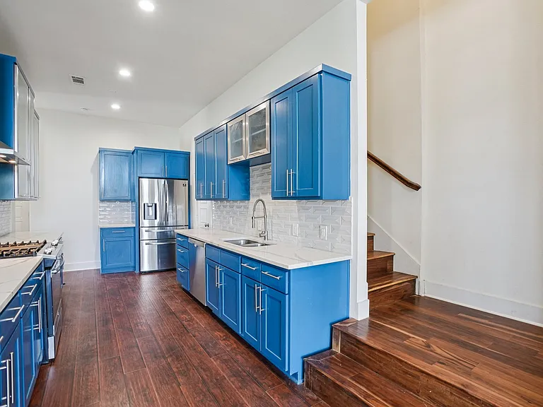 422 N Marlborough Ave — Photo 35