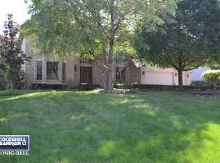 8717 Royal Swan Ln, Darien, IL