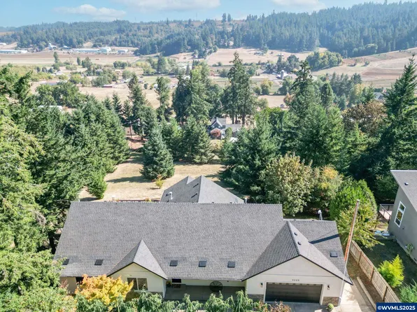 5220 Madrona Heights Dr NE, Silverton, OR 97381