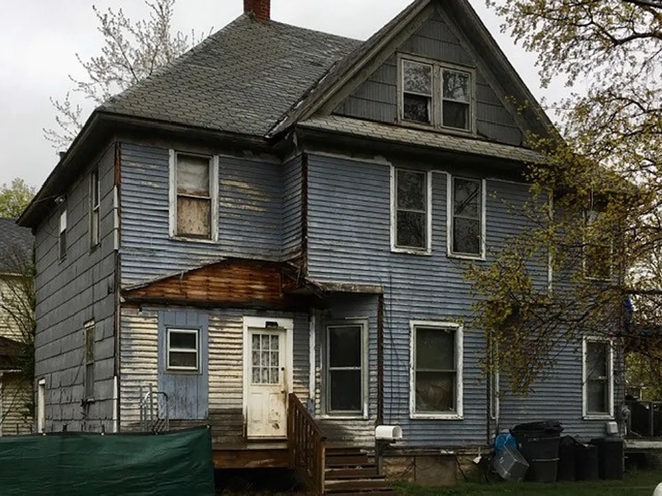1004 N Main St
