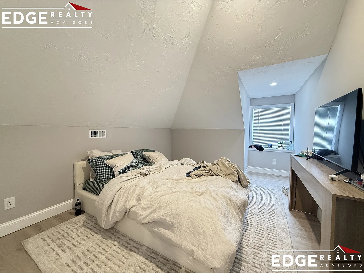 2 bed, 750 sqft, $3,000 — Photo 4