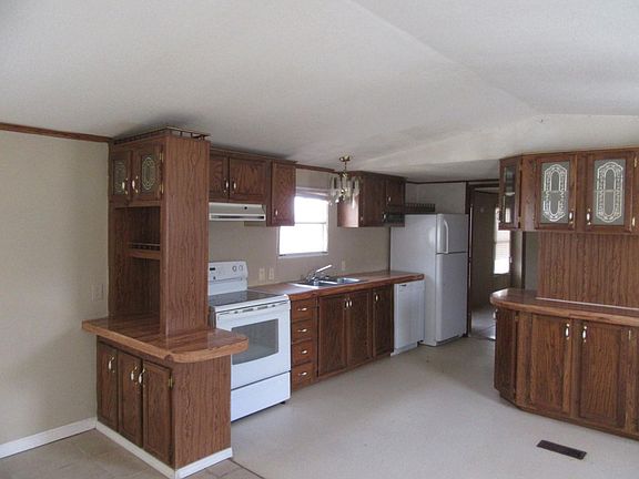 3rd image of 2009 Greenway St