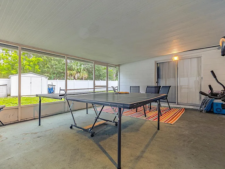 5651 Kelly Dr N — Photo 23