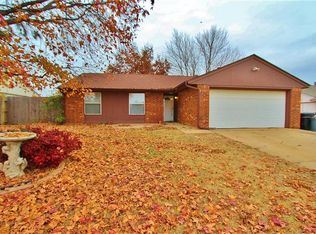 805 SE 13th St, Moore, OK 73160