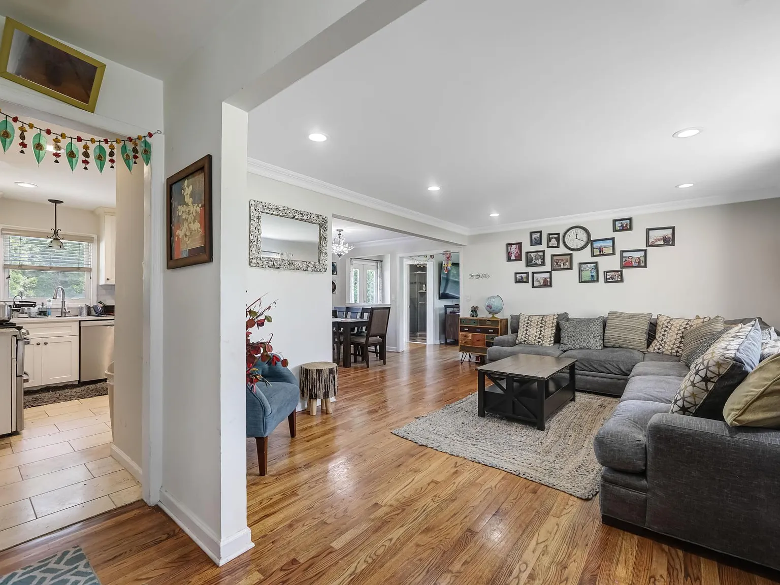 122 Village Cir W — Photo 3