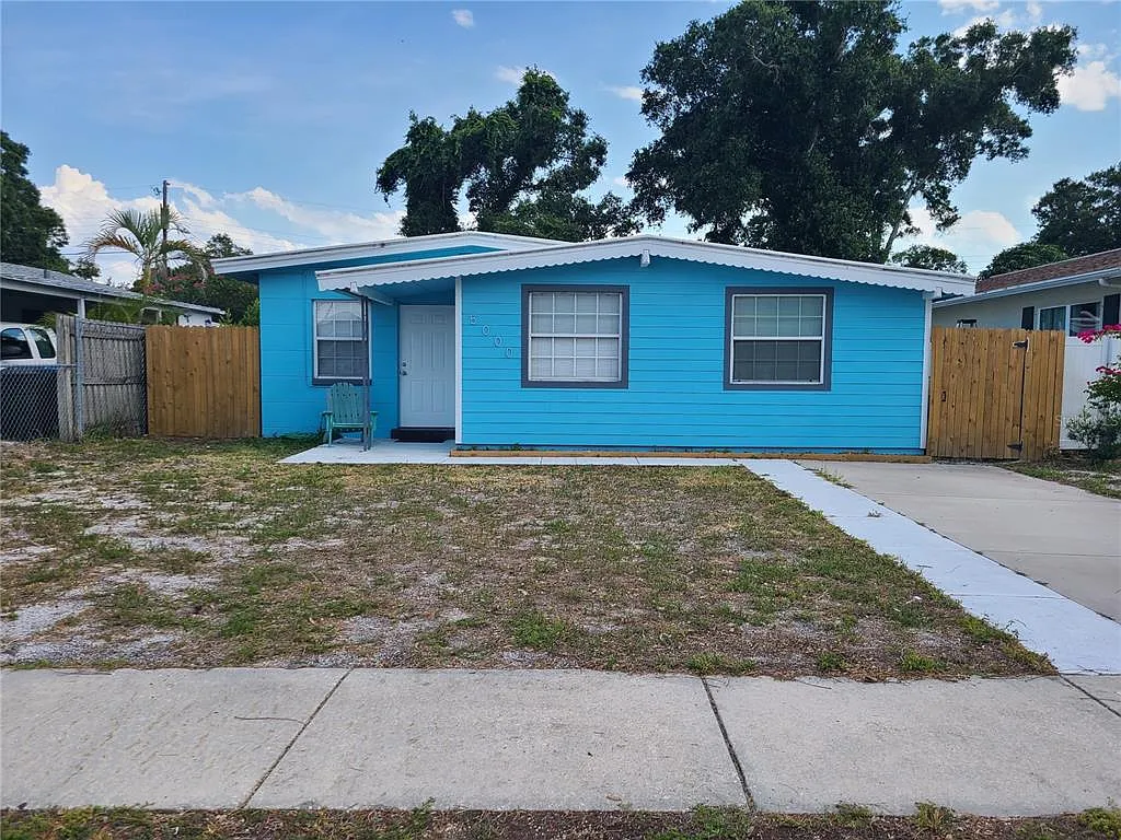 3 bed, 2.0 bath, 1074 sqft, $2,400 — Photo 2