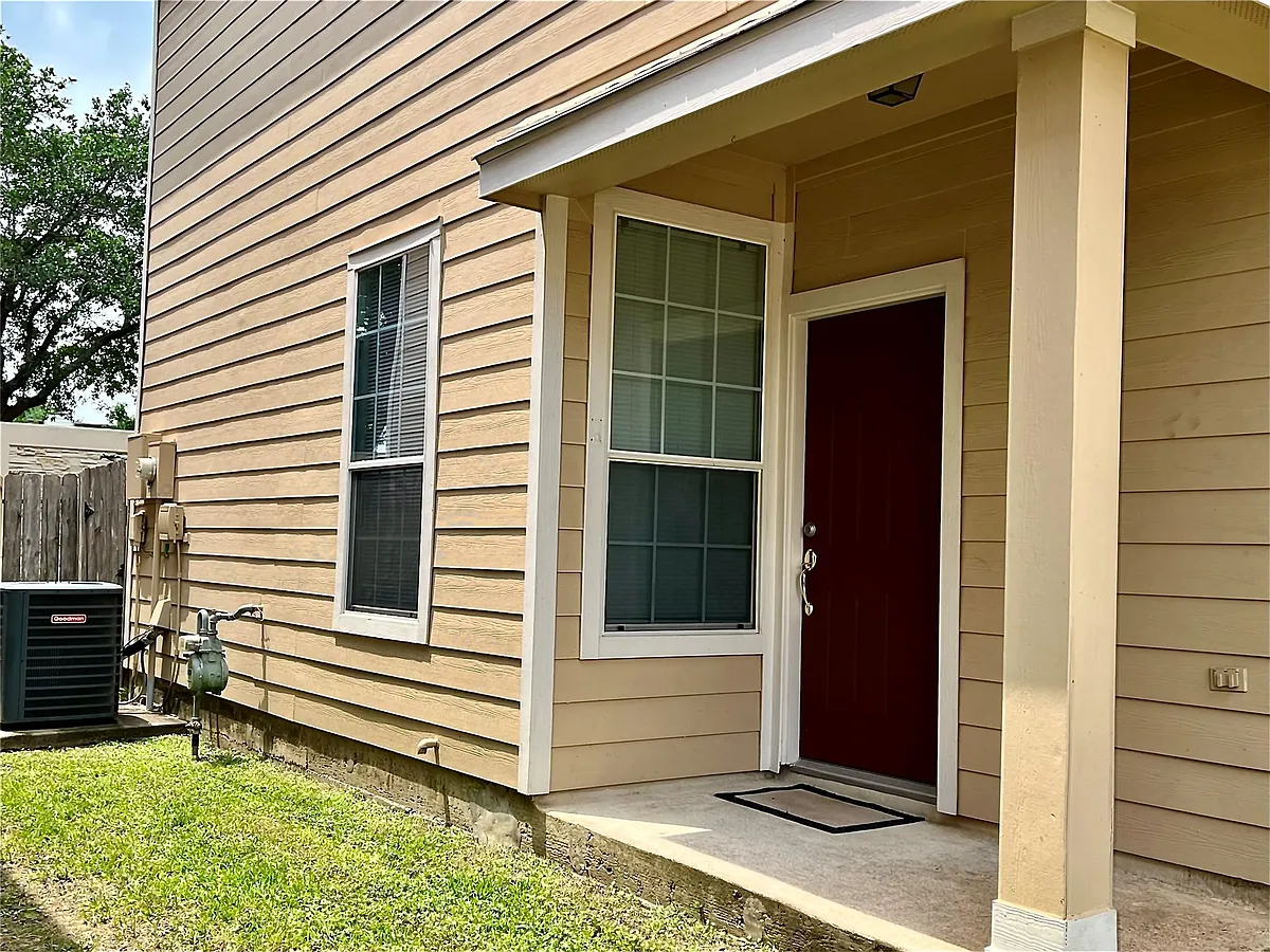 Building Photo - 16219 Sandy Path Ln