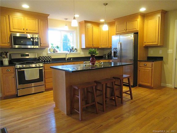 5th image of 42 Woodridge Dr #42