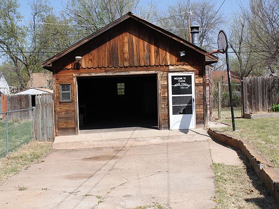 2nd image of 517 SW 35th St