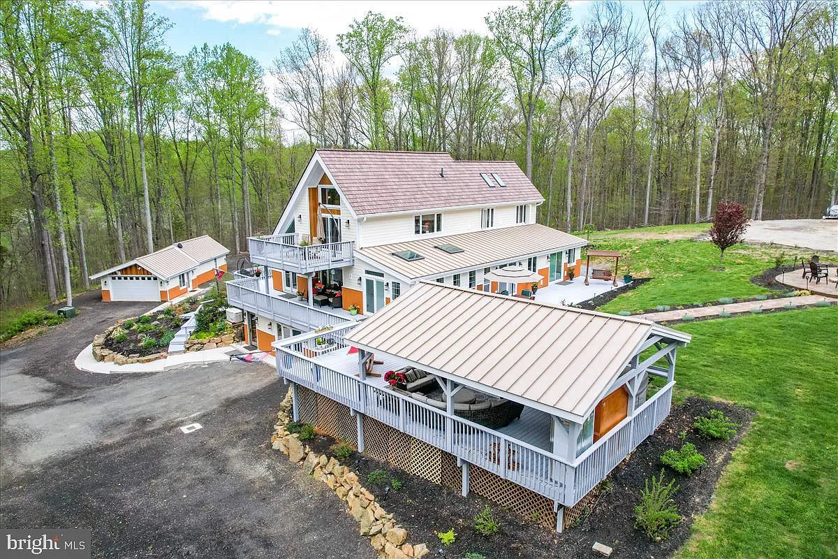 6 bed, 4360 sqft, $16,000 — Photo 4
