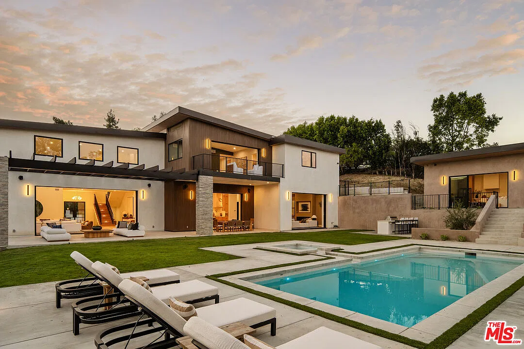 6 bed, 6.5 bath, 7686 sqft, $34,450 — Photo 2