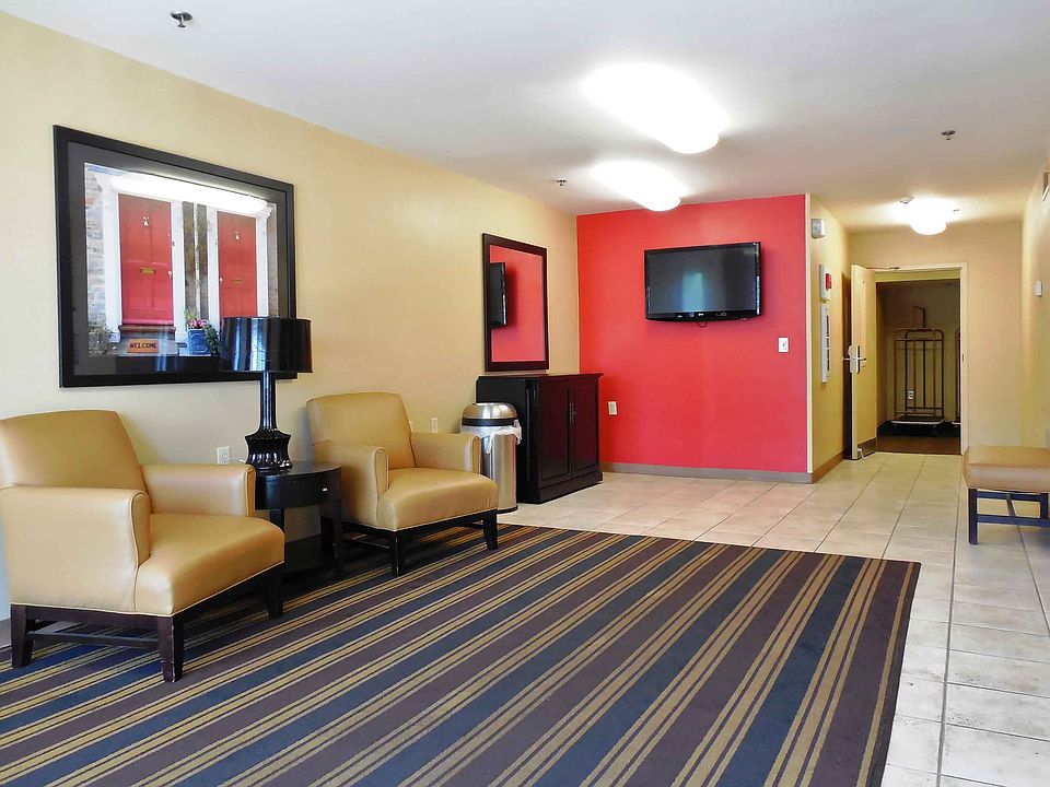 Lobby and Guest Check-in