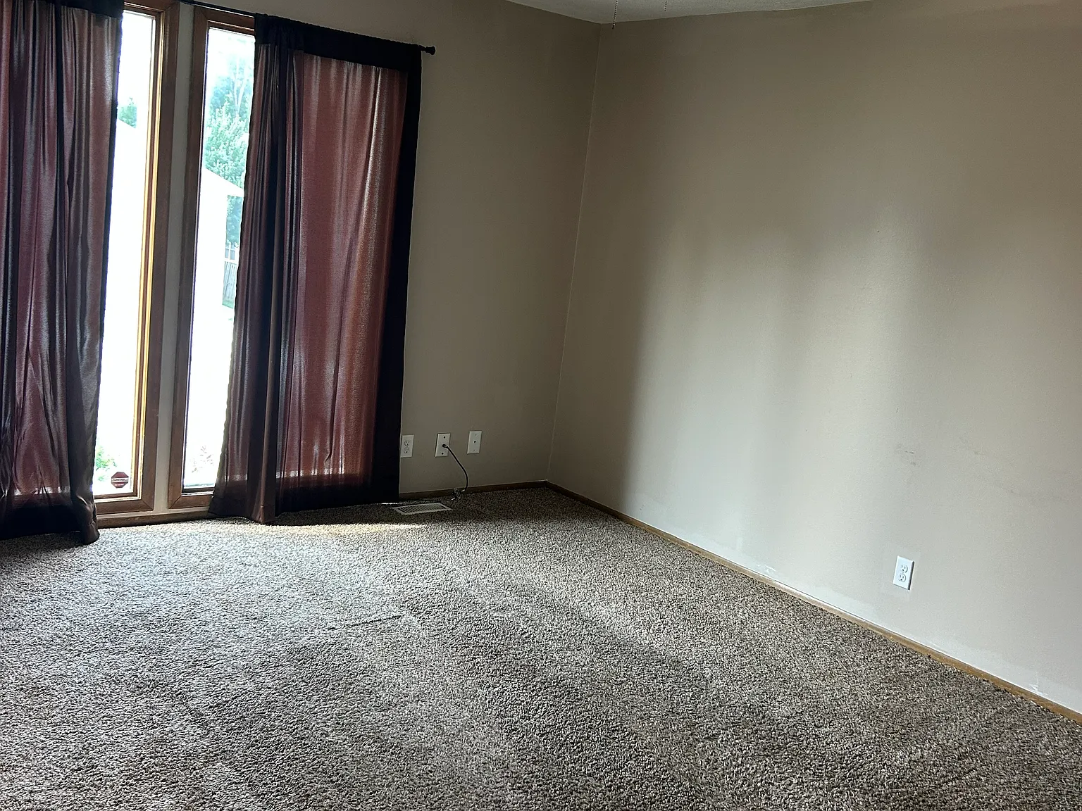 2 bed, 1.5 bath, 1100 sqft, $1,400 — Photo 2
