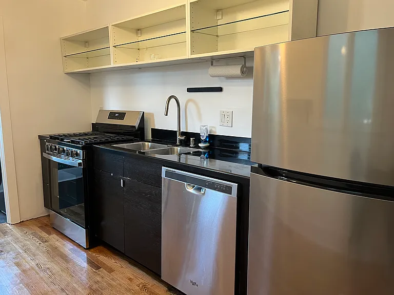 2508 Scott Ave — Photo 3
