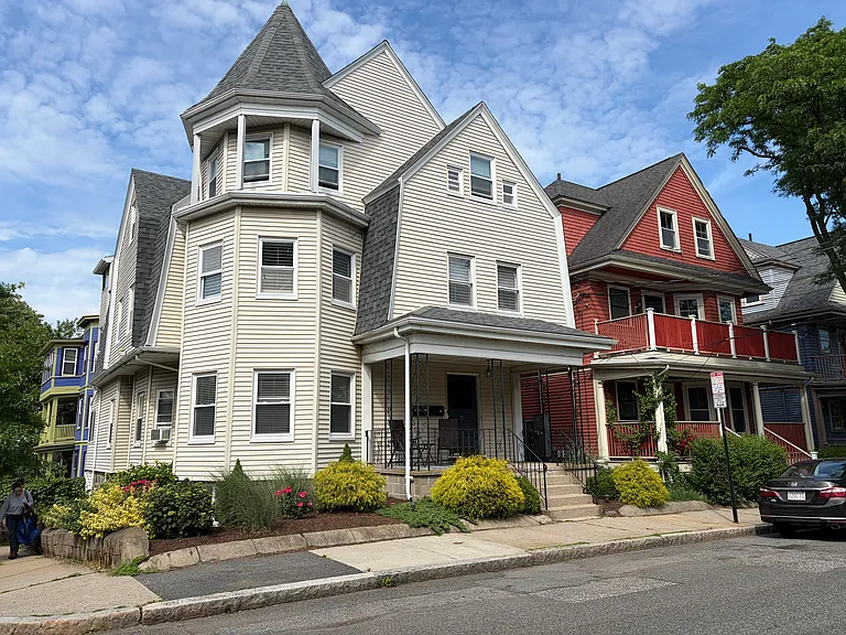 11 Pembroke St #2 — Photo 1