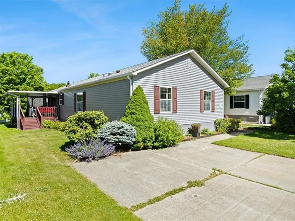 59 Robin Dr, Tiverton, RI 02878