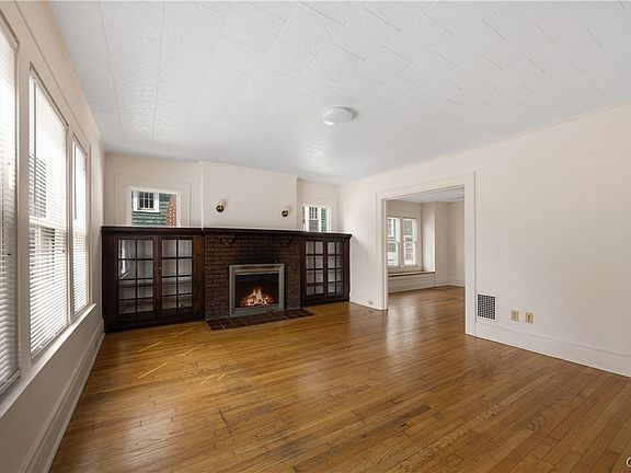 5th image of 1121-1123 Westcott St