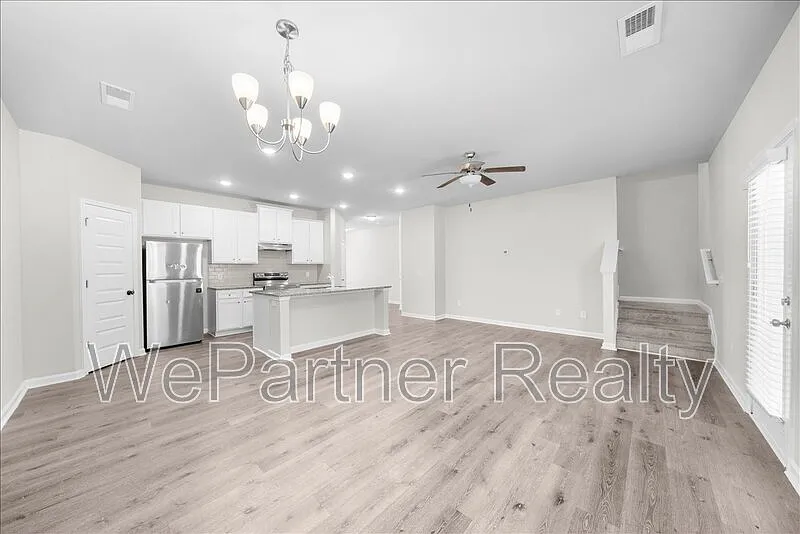 4 bed, 2.5 bath, 1767 sqft, $1,945 — Photo 4