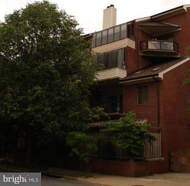 1st image of 1020 N Stafford St APT 302