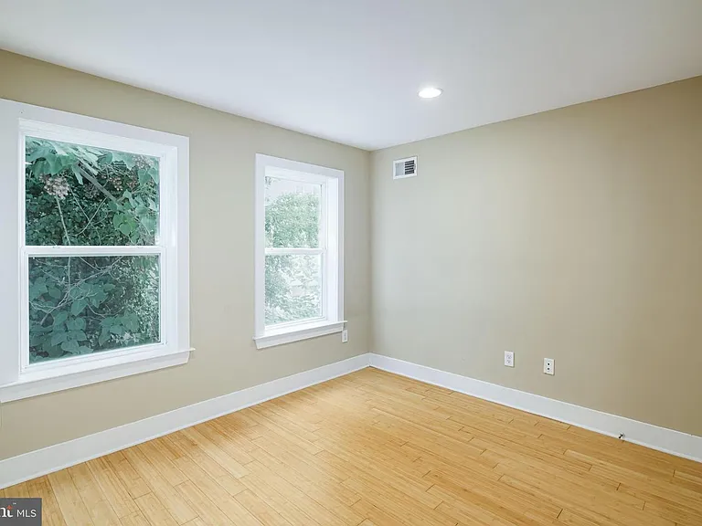 2544 Montrose St — Photo 15