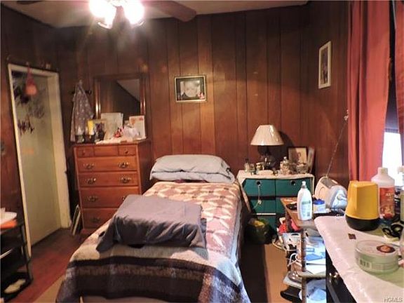 3rd image of 136 Depew Ave