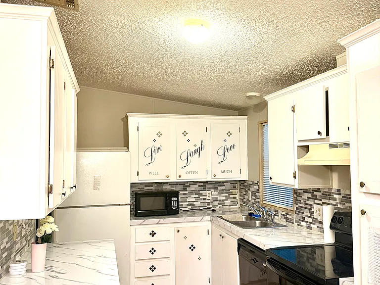 16648 Daeza Dr — Photo 17