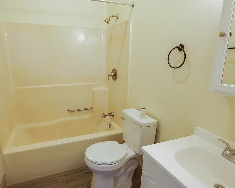 2 bed, 1.0 bath, $2,080 — Photo 3