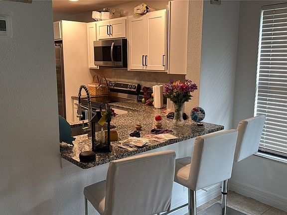 4th image of 17430 Dumont Dr #434