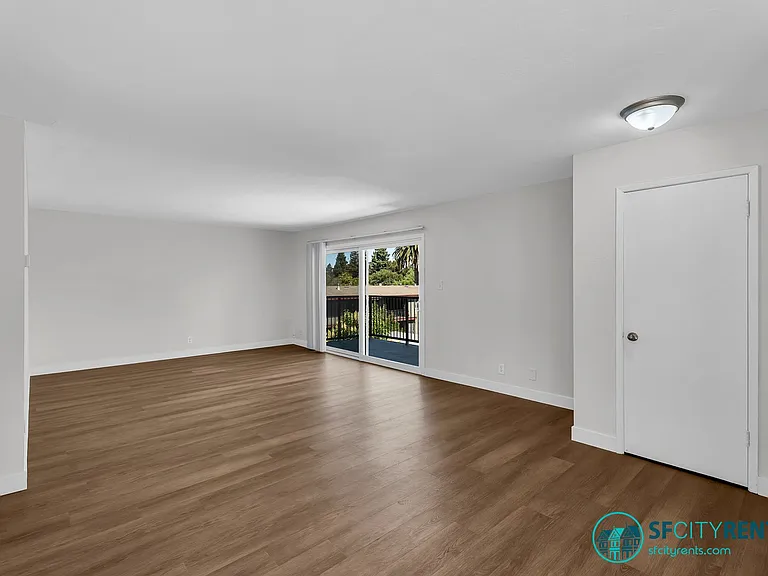 1540 Hudson St #302 — Photo 3