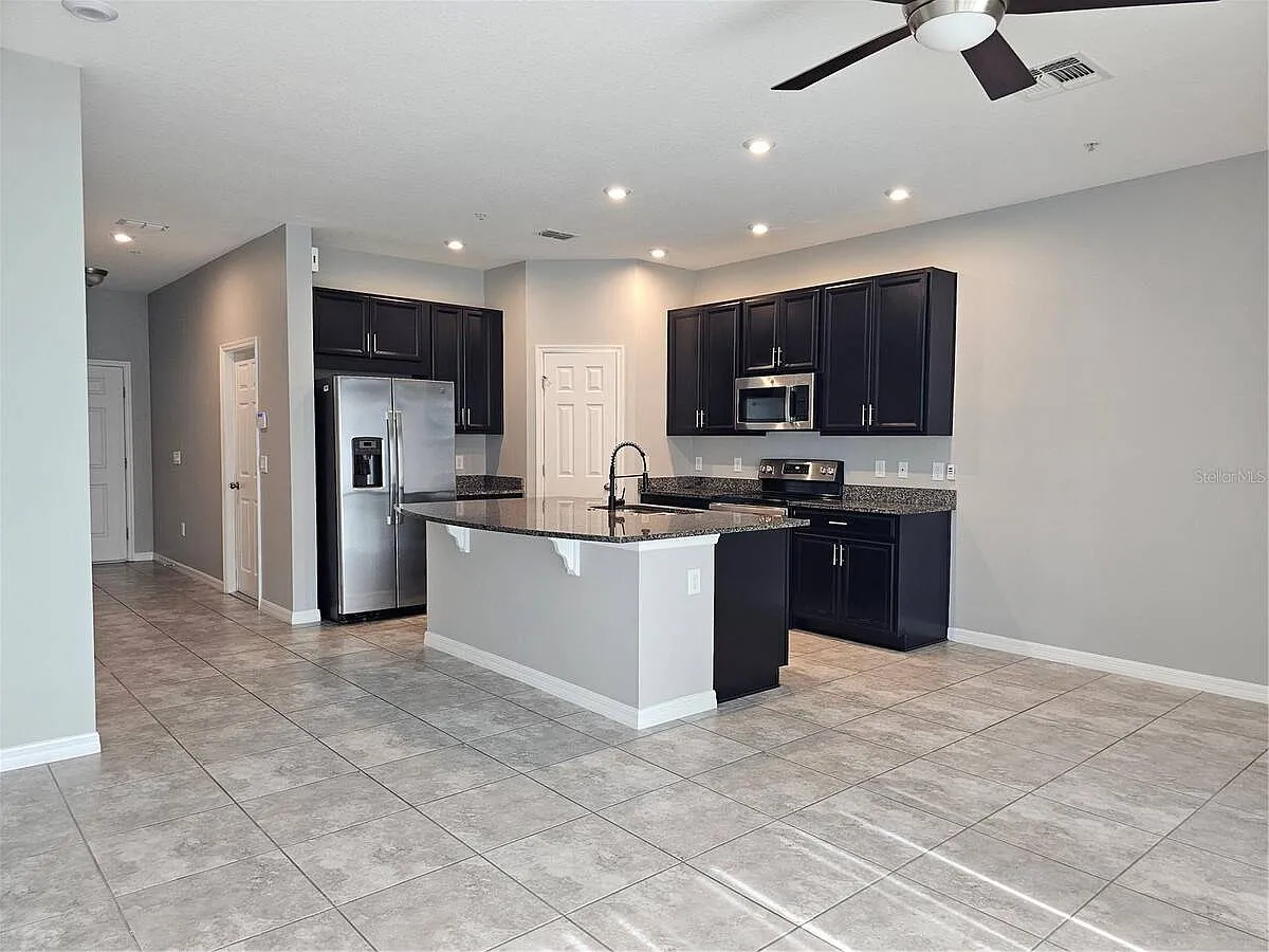 3 bed, 2.5 bath, 1873 sqft, $2,500 — Photo 2
