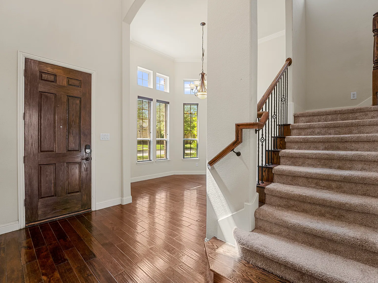 4 bed, 3577 sqft, $3,950 — Photo 4