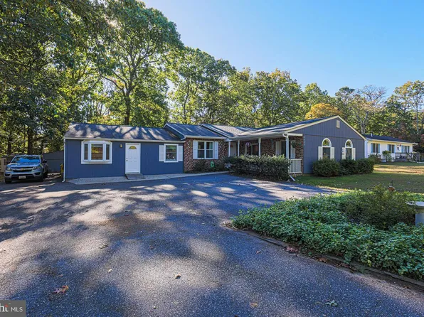 8425 Bussenius Rd, Pasadena, MD 21122