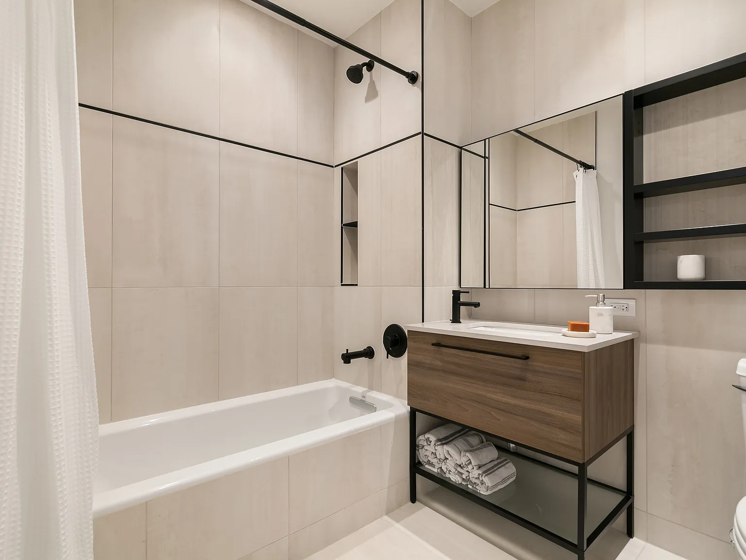 860 Lorimer Street — Photo 3