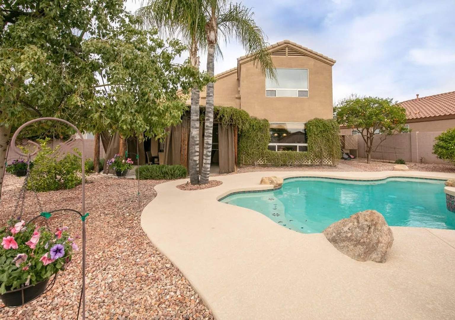 Spectacular Chandler-Ocotillo home with Sparkling Swimming Pool! — Photo 4