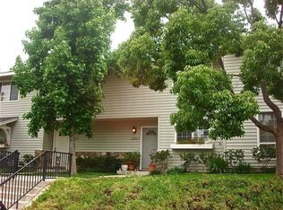 5860 Parkmor Rd, Calabasas, CA 91302