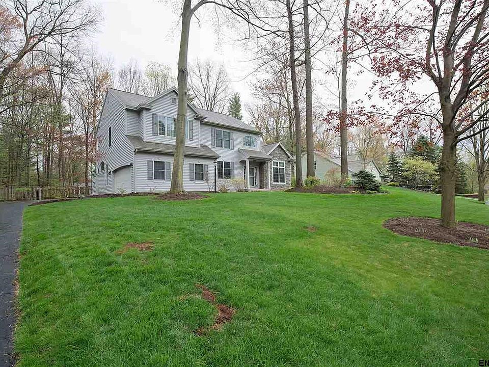 1st image of 25 Coventry Dr