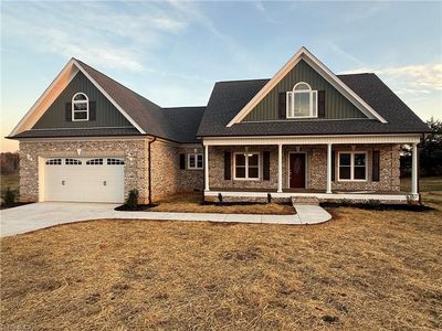 1622 Country Club Rd, Yadkinville, NC, 27055