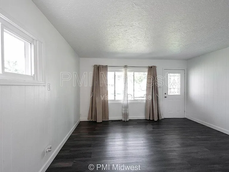 4627 Karen Dr — Photo 5