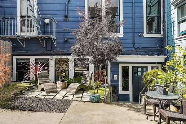 1st image of 360 Lily St