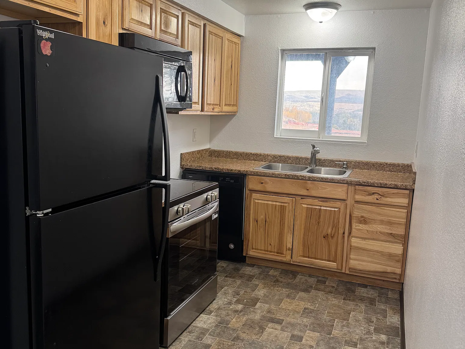 2 bed, $1,100 — Photo 1