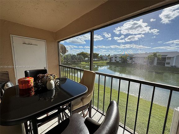 5th image of 1190 Washington Cir #1190I