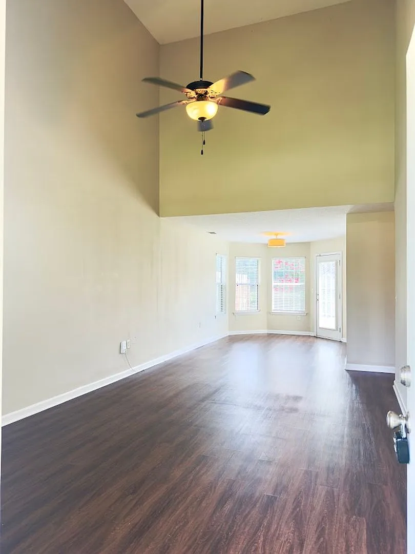 138 Hamilton Drive — Photo 2