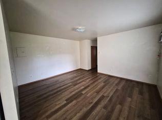 301 E 3rd St #6, Granger, WA 98932