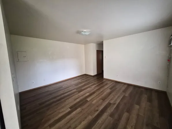 301 E 3rd St #6, Granger, WA 98932