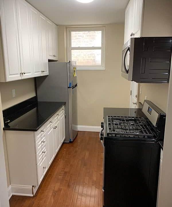 1st image of 3041 N Lincoln Ave APT 3R